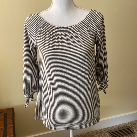 Maurice’s XS Women’s Top Gray Stripe - Picture 1 of 5